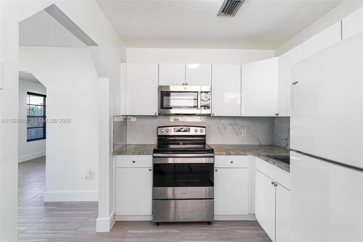 Apartment for rent at 1722 NW 5th St, Miami, FL 33125
