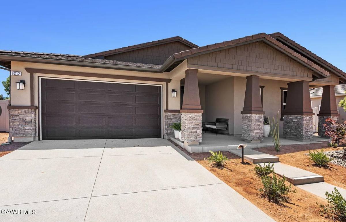 Apartment for rent at 6212 Pondera St, Lancaster, CA 93536