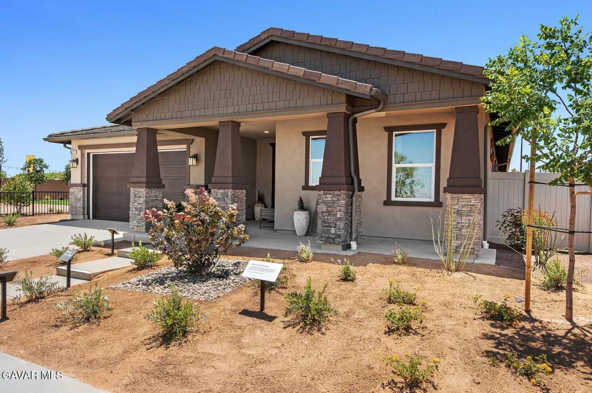 Apartment for rent at 6212 Pondera St, Lancaster, CA 93536