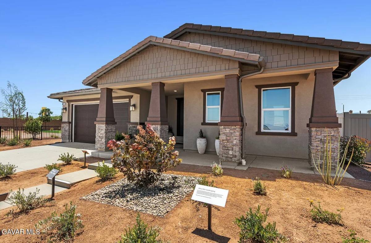 Apartment for rent at 6212 Pondera St, Lancaster, CA 93536
