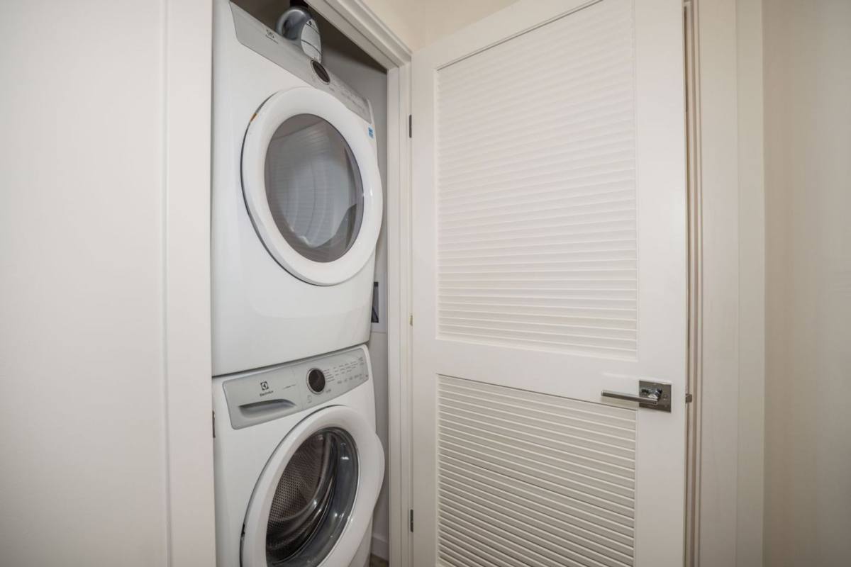 Apartment for rent at 1285 El Camino Real, Menlo Park, CA 94025