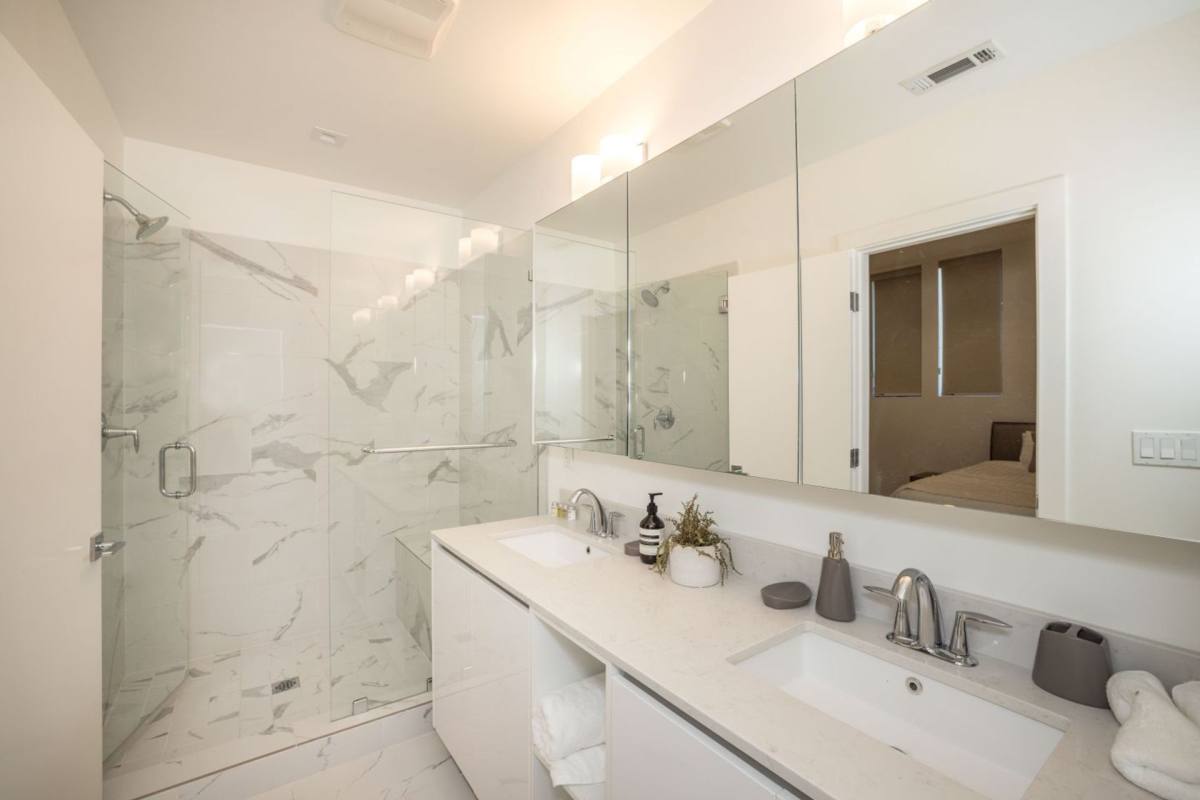 Apartment for rent at 1285 El Camino Real, Menlo Park, CA 94025