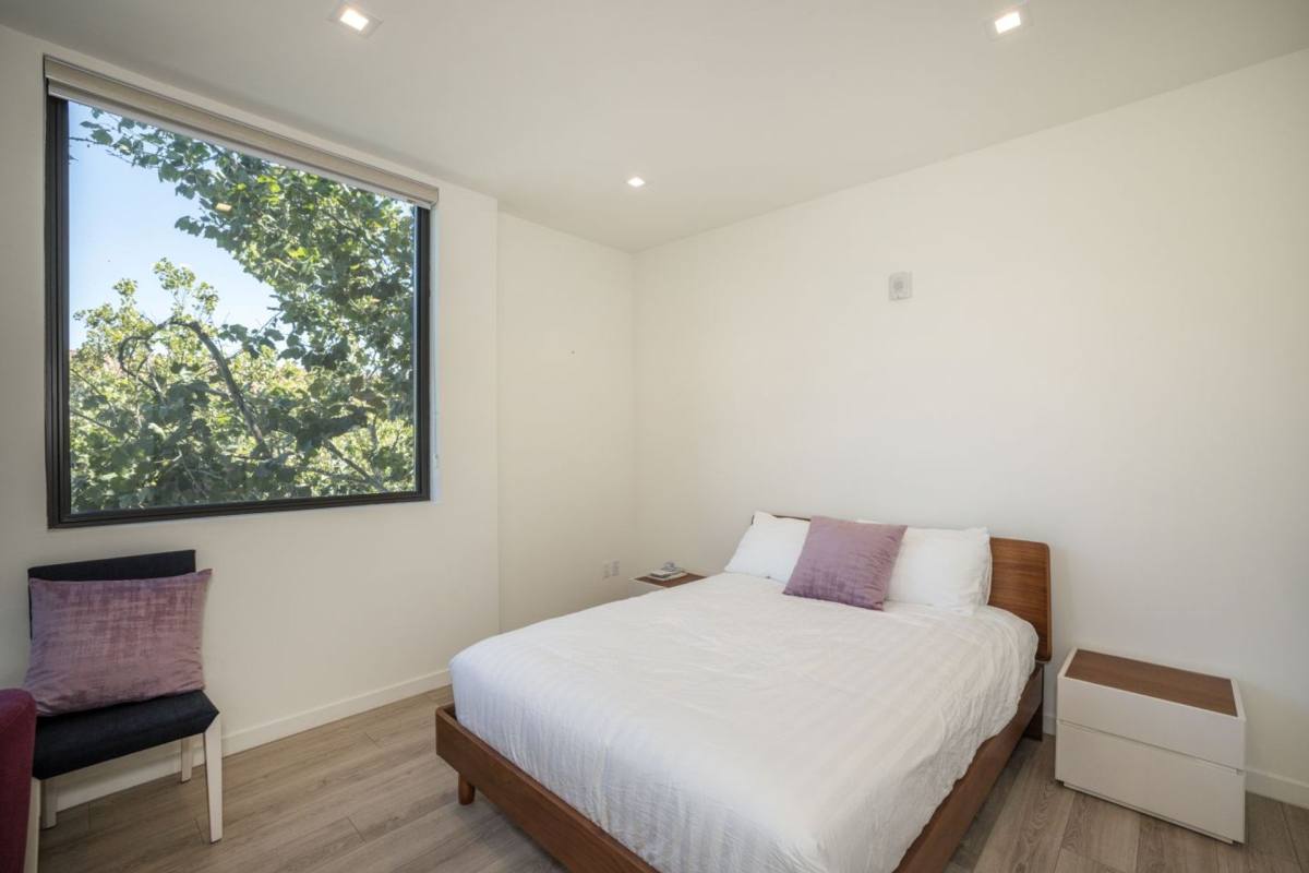 Apartment for rent at 1285 El Camino Real, Menlo Park, CA 94025