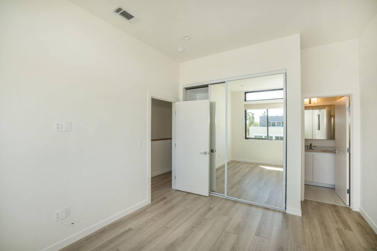 Apartment for rent at 1285 El Camino Real, Menlo Park, CA 94025
