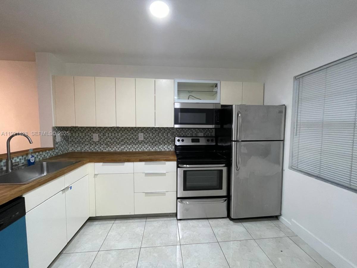 Townhouse for rent at 14111 SW 121st Place #4, Miami, FL 33186