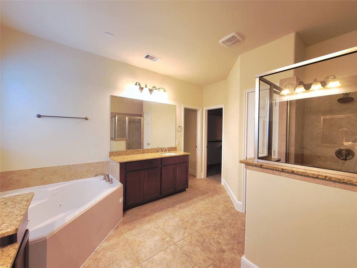 Apartment for rent at 5822 Crawford Hill Lane, Sugar Land, TX 77479