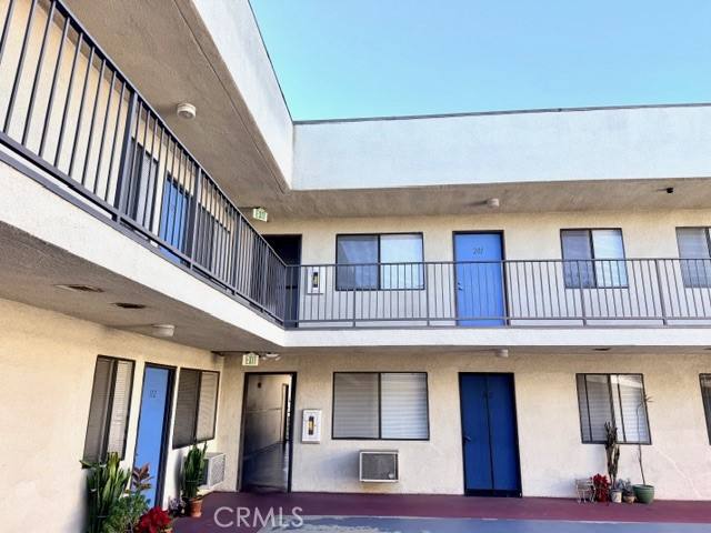 Apartment for rent at 1180 Crenshaw Blvd #111, Los Angeles, CA 90019