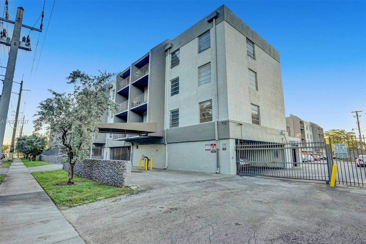 Apartment for rent at 1595 NE 135th St #427, Miami, FL 33161