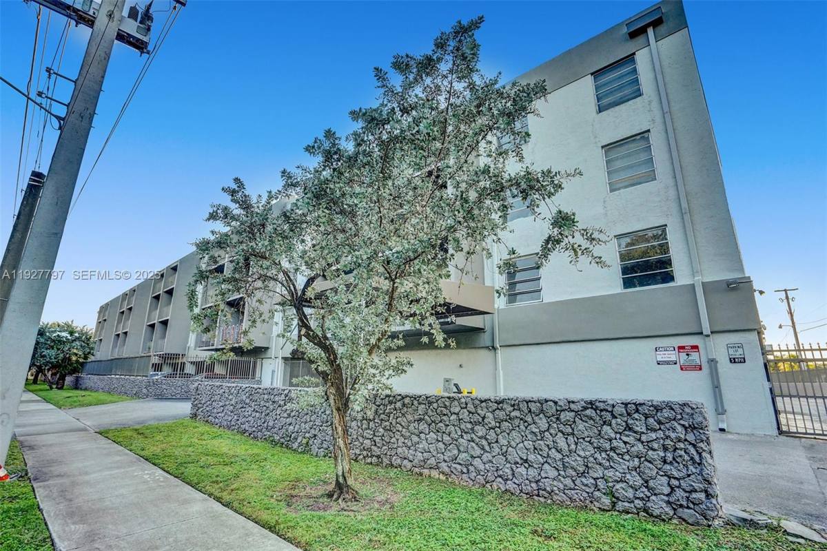 Apartment for rent at 1595 NE 135th St #427, Miami, FL 33161