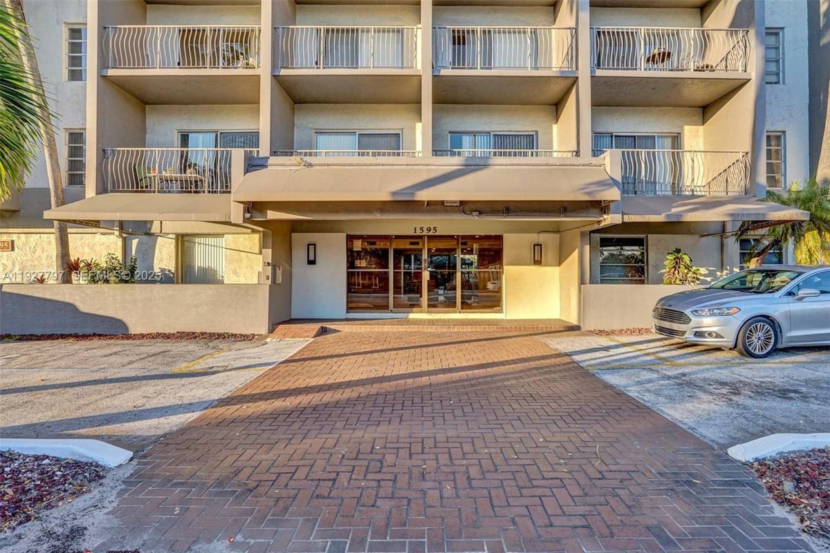 Apartment for rent at 1595 NE 135th St #427, Miami, FL 33161