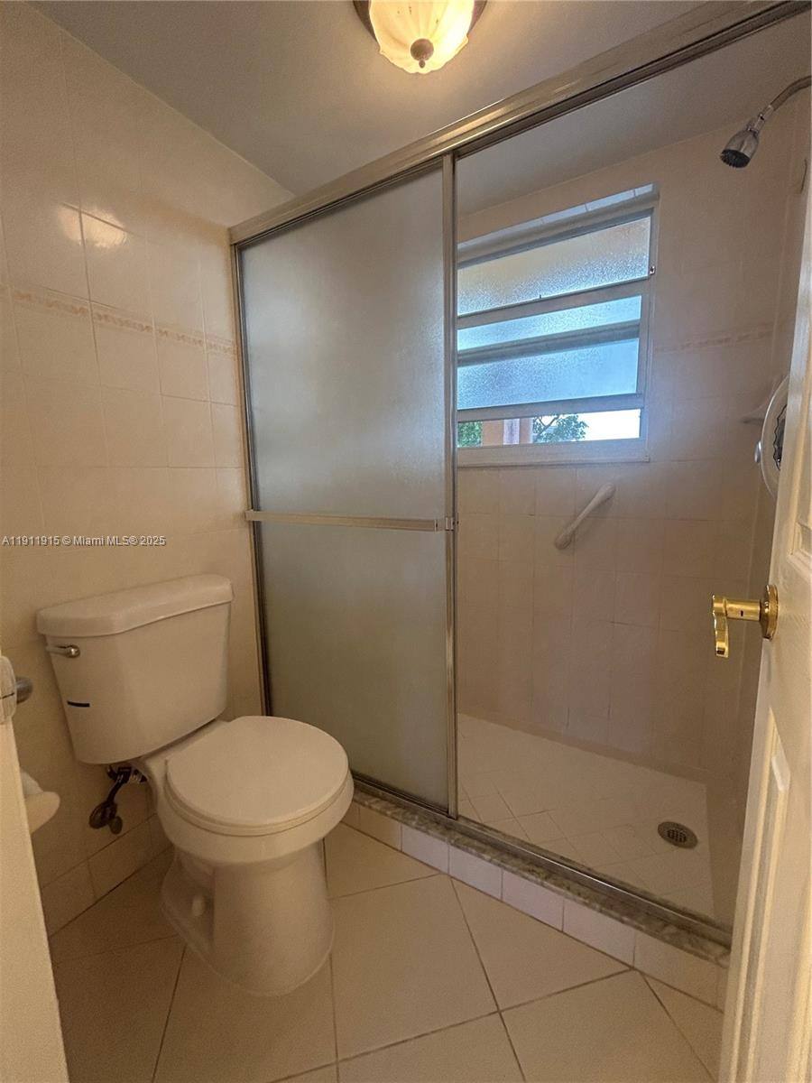 Condo for rent at 6750 Royal Palm Blvd #6750204E, Pompano Beach, FL 33063