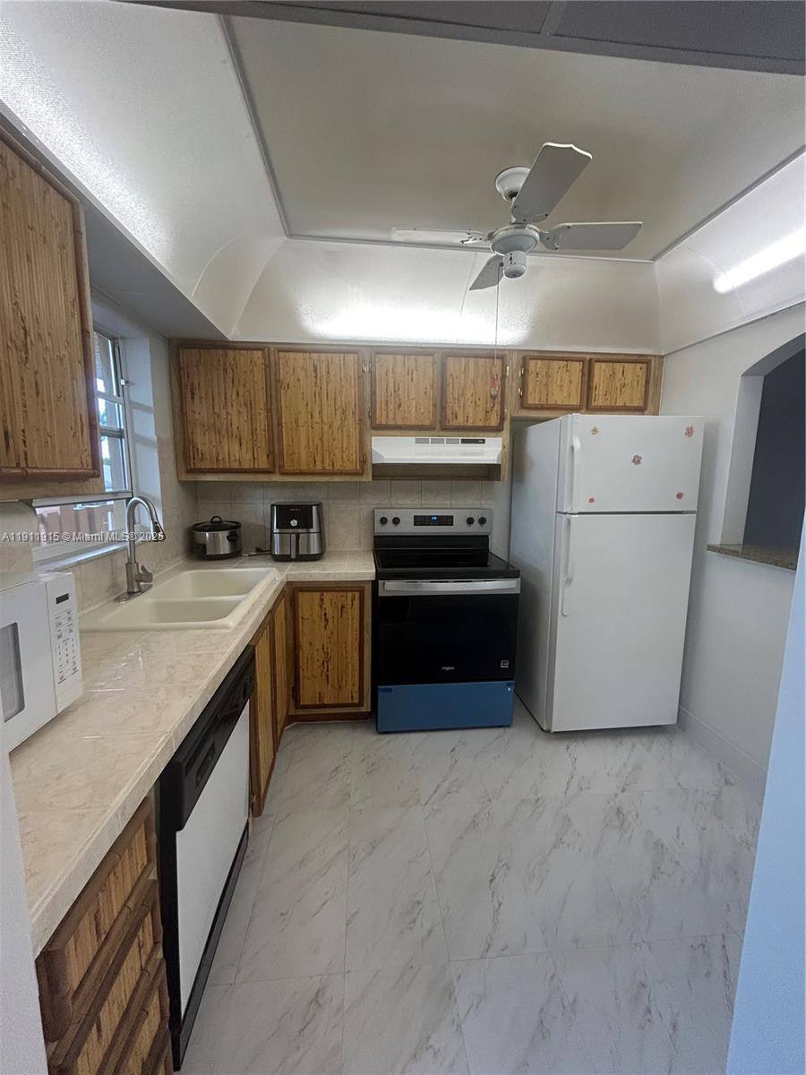 Condo for rent at 6750 Royal Palm Blvd #6750204E, Pompano Beach, FL 33063
