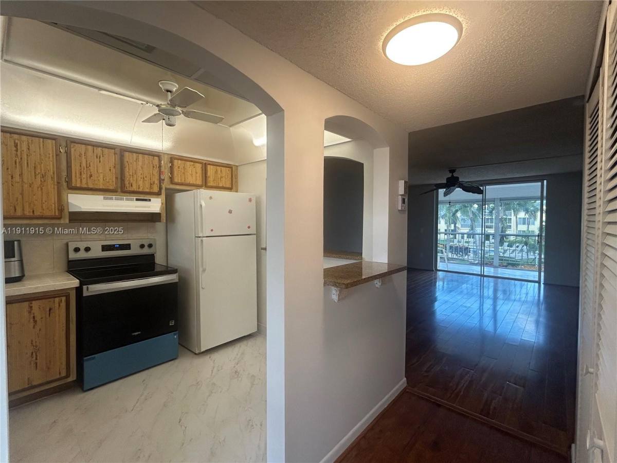 Condo for rent at 6750 Royal Palm Blvd #6750204E, Pompano Beach, FL 33063
