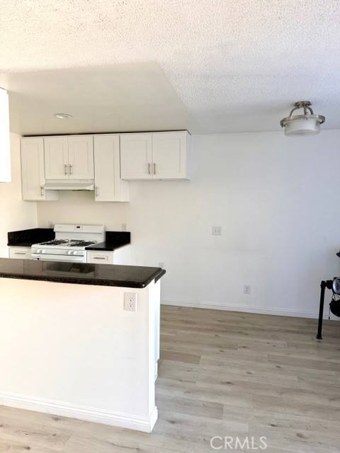 Apartment for rent at 1180 Crenshaw Blvd #212, Los Angeles, CA 90019
