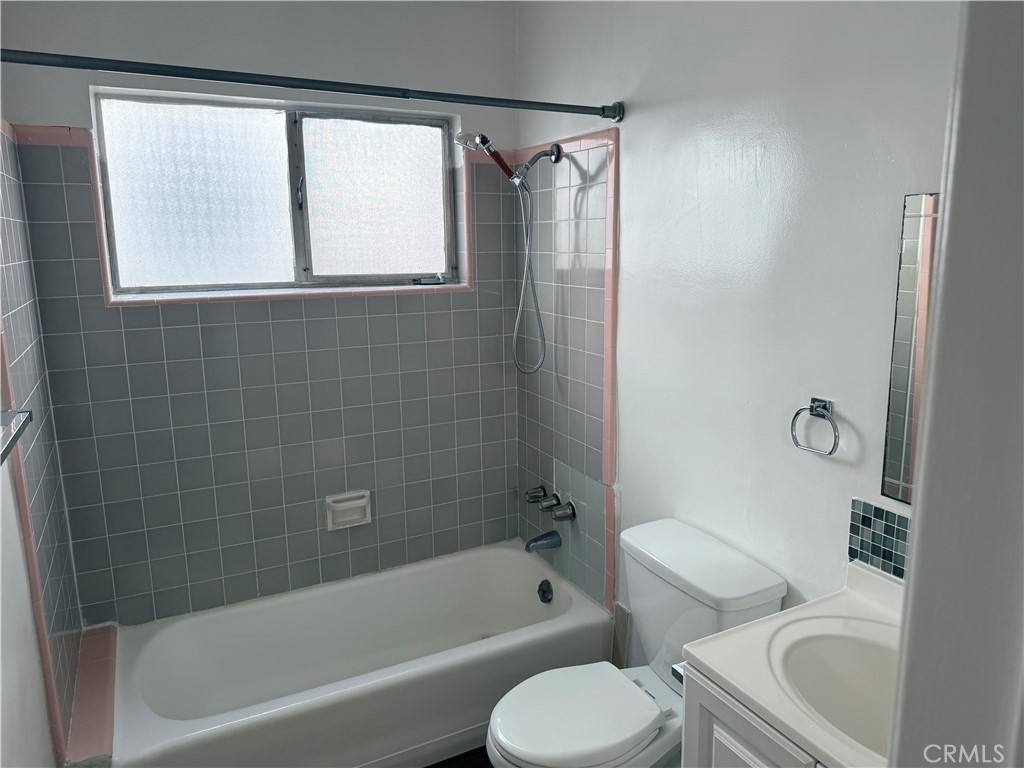 Apartment for rent at 749 S Berendo St #749-5, Los Angeles, CA 90005
