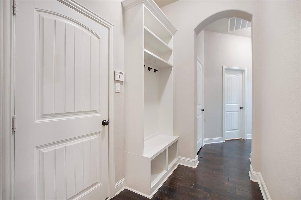 Apartment for rent at 2811 Diamond Ridge Dr, Arlington, TX 76001