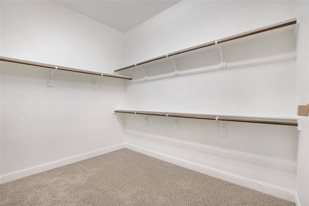 Apartment for rent at 2811 Diamond Ridge Dr, Arlington, TX 76001