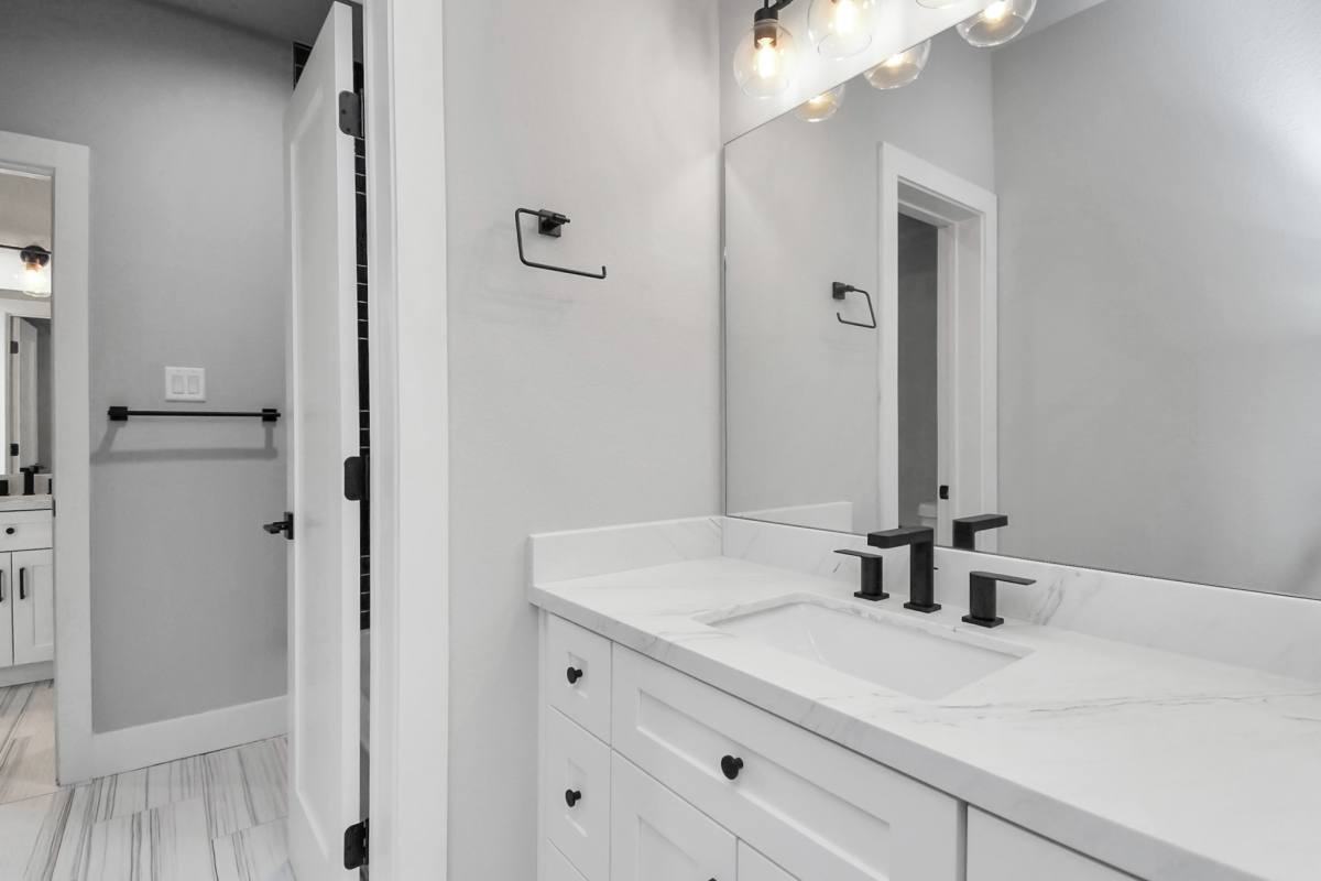 Apartment for rent at 6817 Peerless St, Houston, TX 77021
