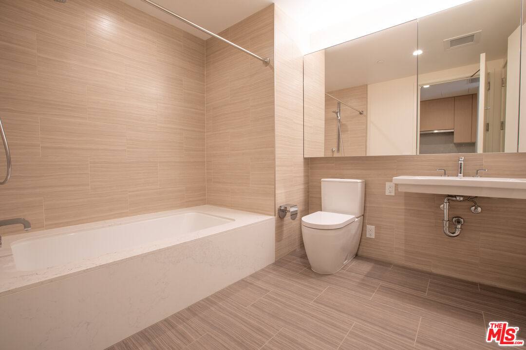 Apartment for rent at 877 Francisco St #1019, Los Angeles, CA 90017
