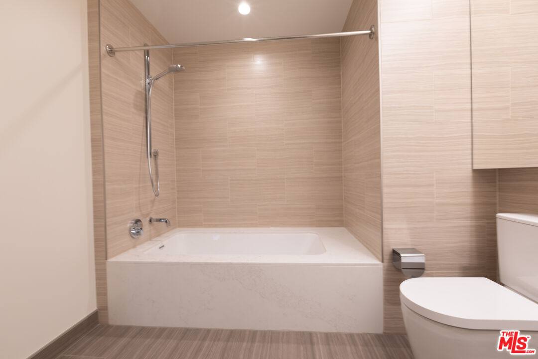 Apartment for rent at 877 Francisco St #1019, Los Angeles, CA 90017
