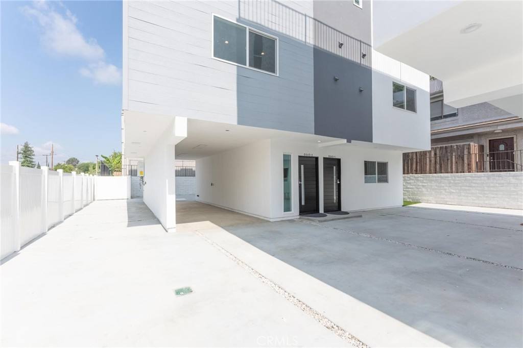 Townhouse for rent at 6845 Haskell Ave #1, Van Nuys, CA 91406