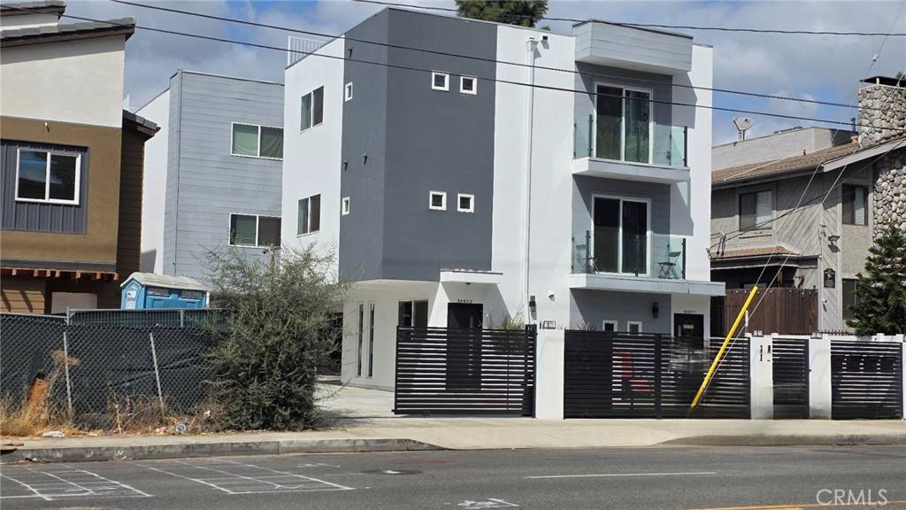 Townhouse for rent at 6845 Haskell Ave #1, Van Nuys, CA 91406
