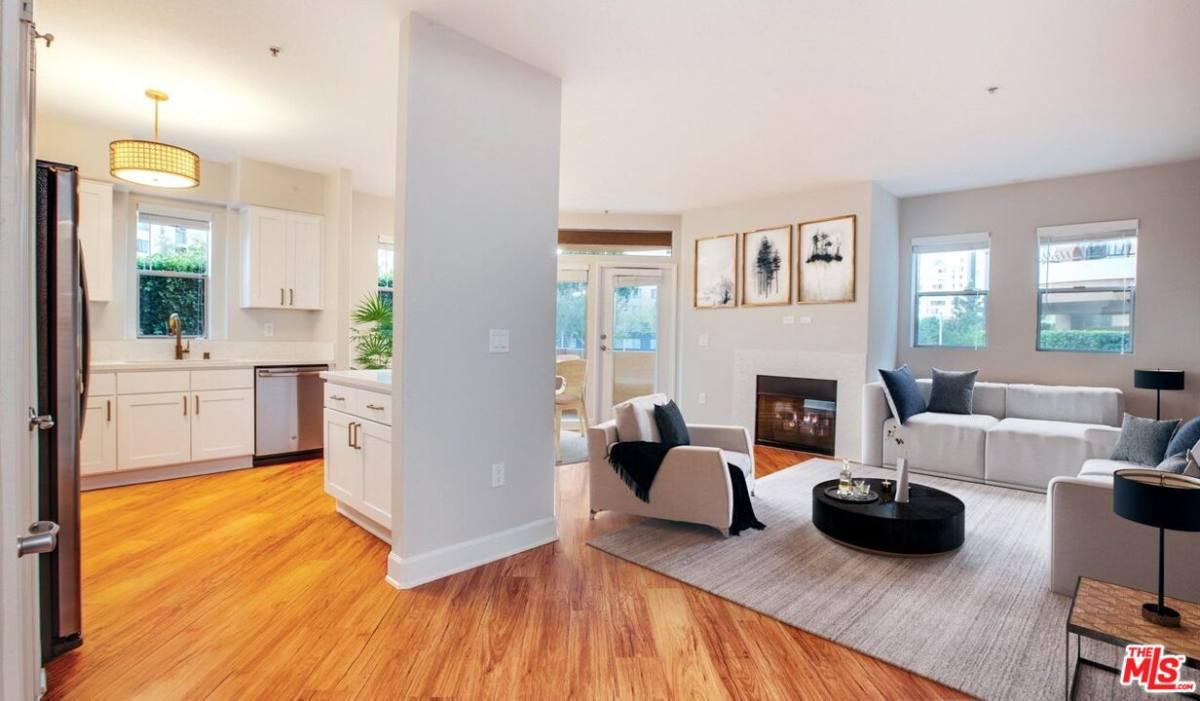Apartment for rent at 340 Hauser Blvd #4338, Los Angeles, CA 90036