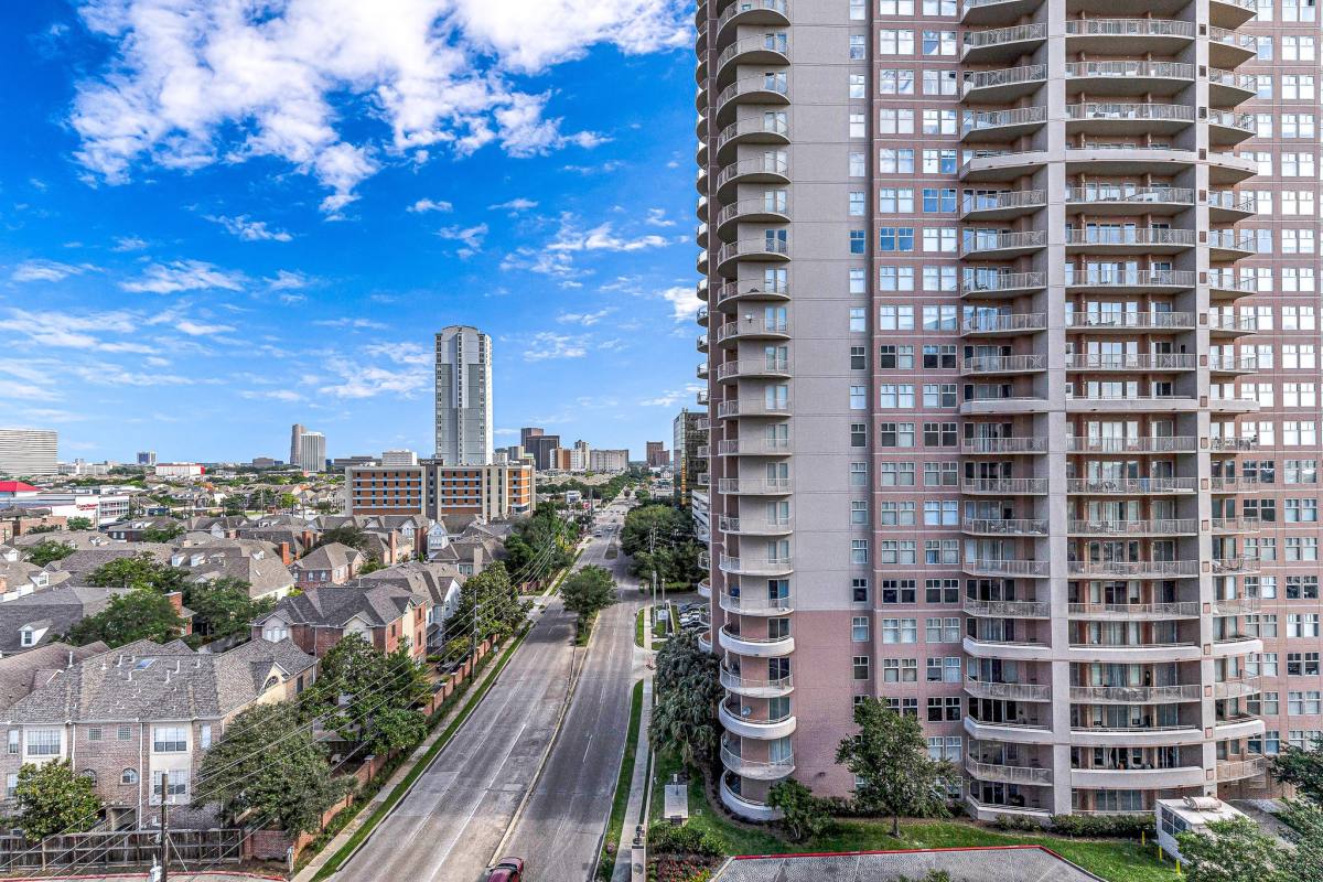 Apartment for rent at 3525 Sage Rd #1115, Houston, TX 77056