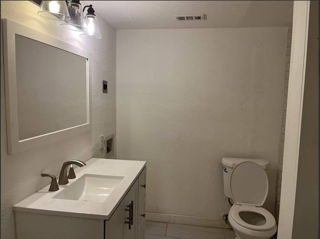 Apartment for rent at 5421 Bryan St #5421B200, Dallas, TX 75206