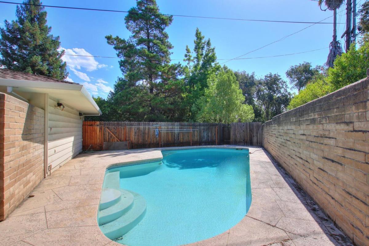 Apartment for rent at 1501 Menlo Ave, Carmichael, CA 95608