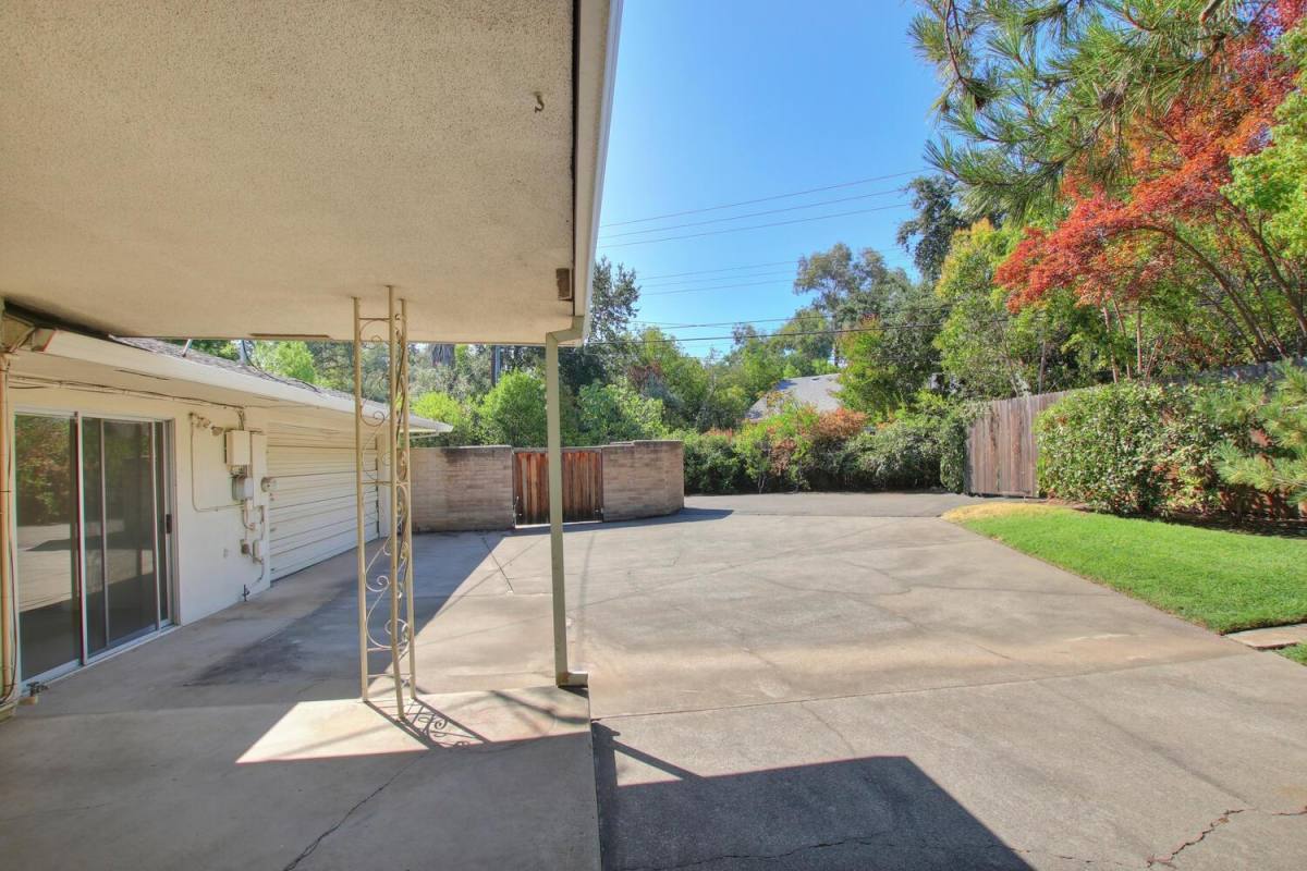Apartment for rent at 1501 Menlo Ave, Carmichael, CA 95608