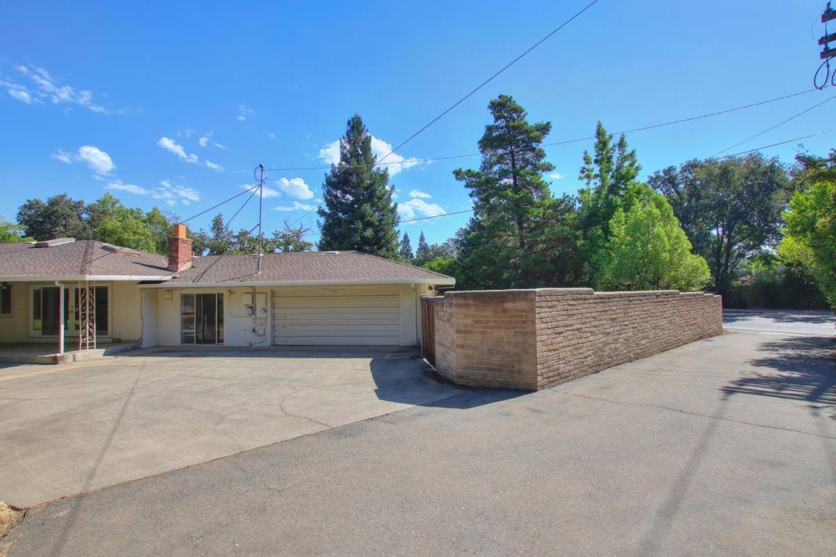 Apartment for rent at 1501 Menlo Ave, Carmichael, CA 95608
