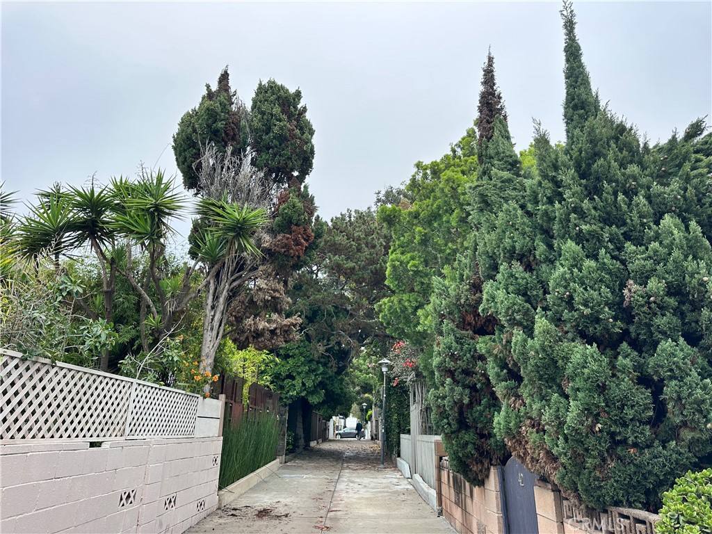 Apartment for rent at 30 Dudley Ave #30-1, Venice, CA 90291