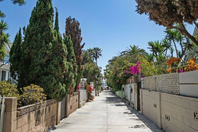 Apartment for rent at 30 Dudley Ave #30-1, Venice, CA 90291