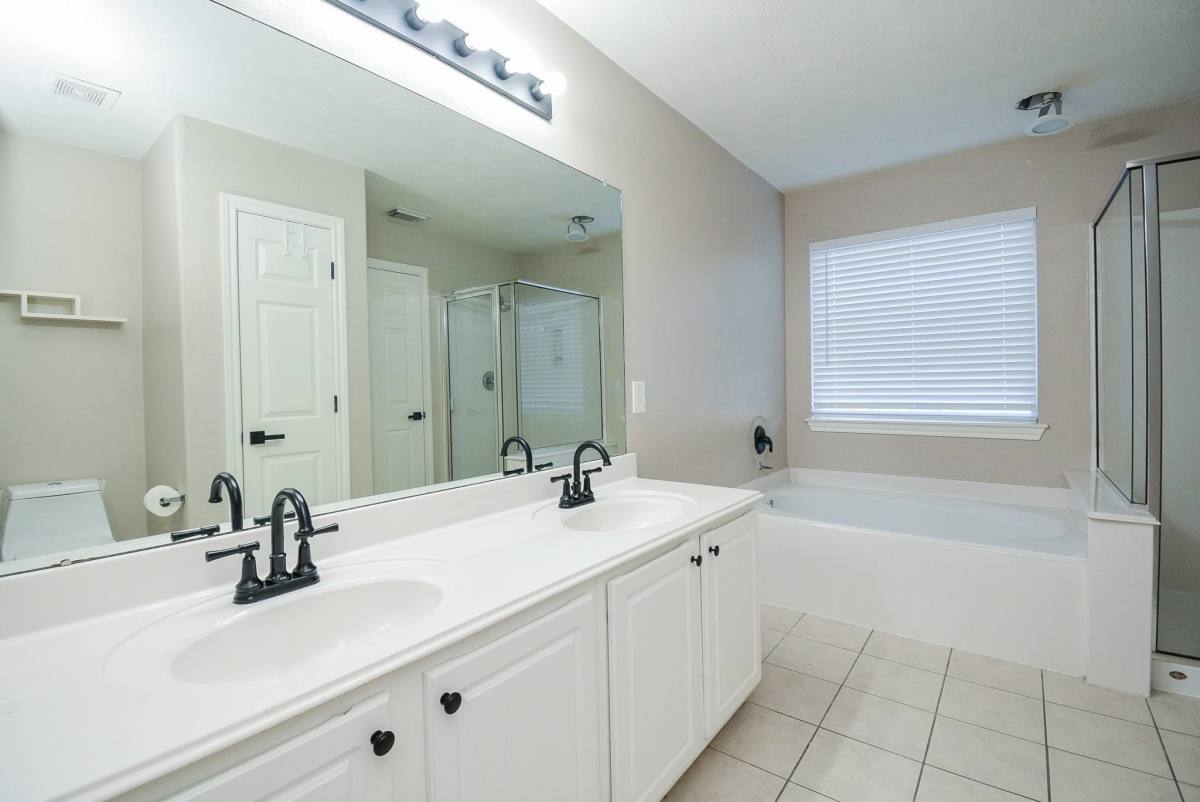 Townhouse for rent at 6058 Shelbourne Park Lane, Houston, TX 77084