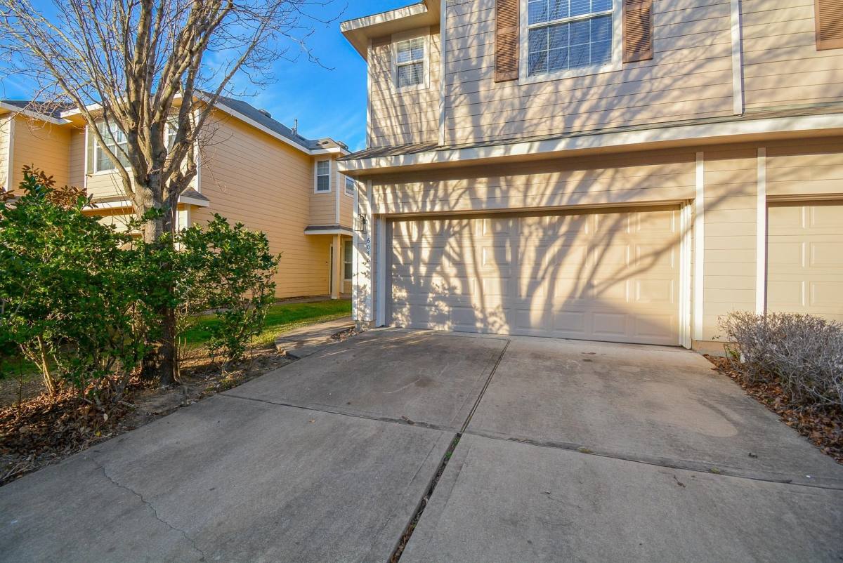Townhouse for rent at 6058 Shelbourne Park Lane, Houston, TX 77084