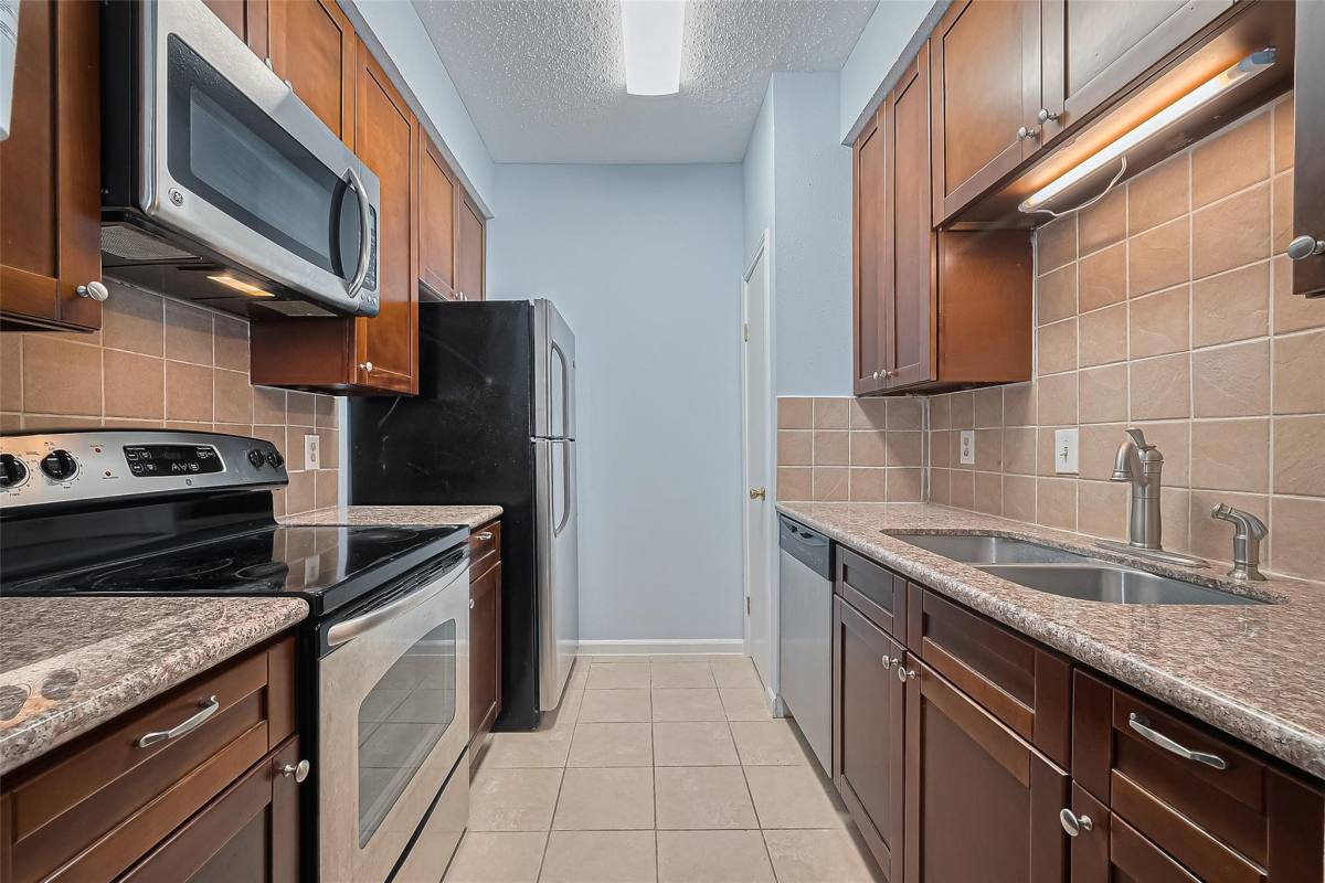 Condo for rent at 7900 N Stadium Dr #123, Houston, TX 77030