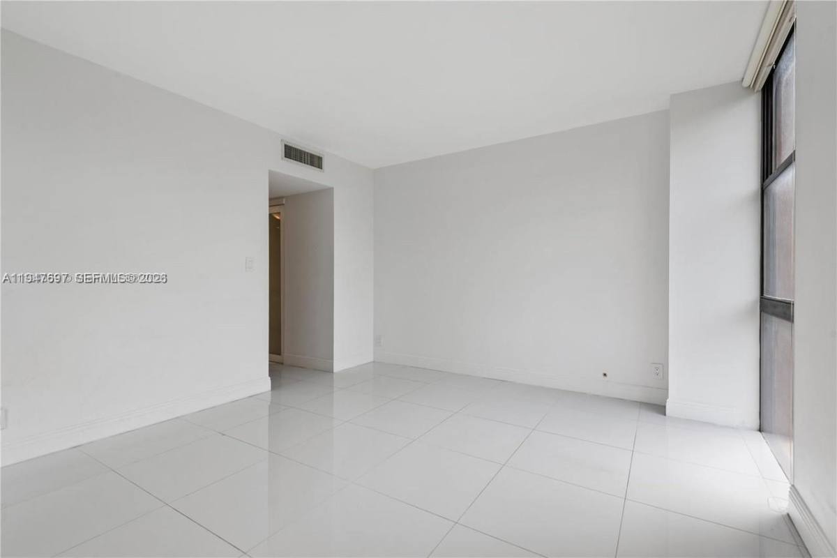 Apartment for rent at 20335 W Country Club Dr #209, Miami, FL 33180