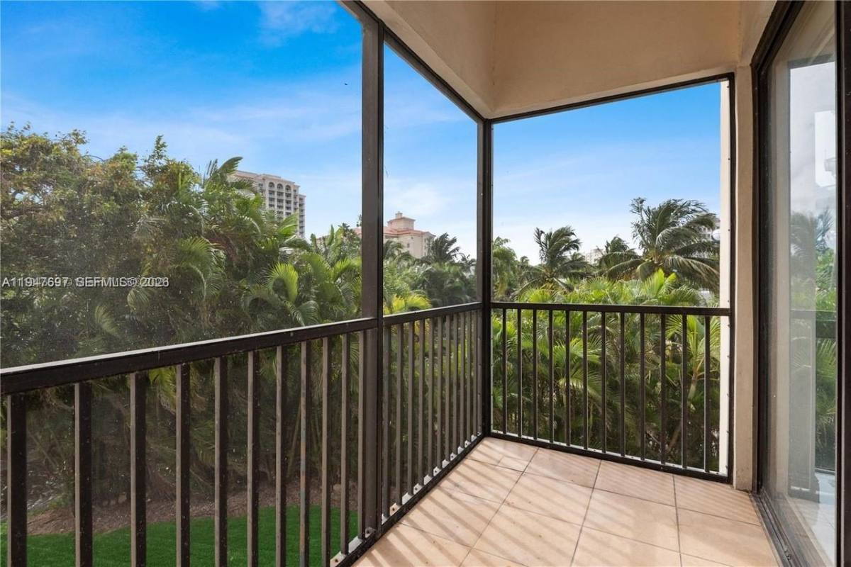 Apartment for rent at 20335 W Country Club Dr #209, Miami, FL 33180