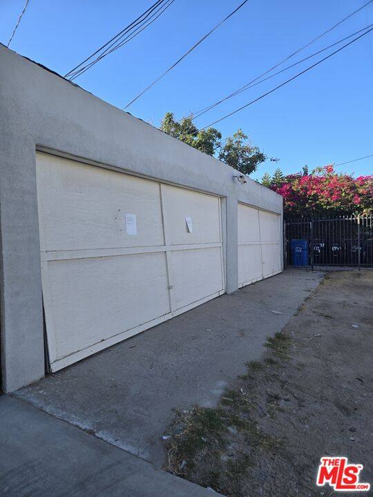 Apartment for rent at 1338 S Dunsmuir Ave, Los Angeles, CA 90019