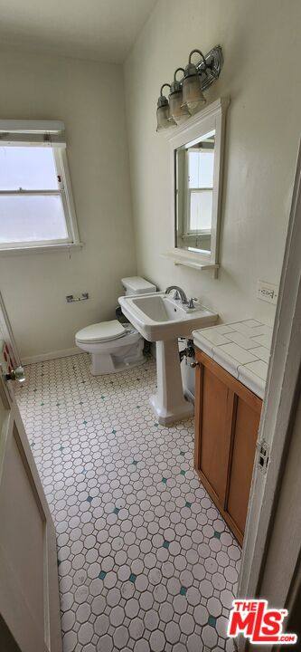 Apartment for rent at 1338 S Dunsmuir Ave, Los Angeles, CA 90019