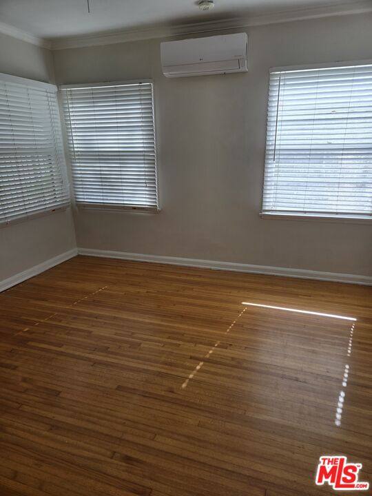 Apartment for rent at 1338 S Dunsmuir Ave, Los Angeles, CA 90019