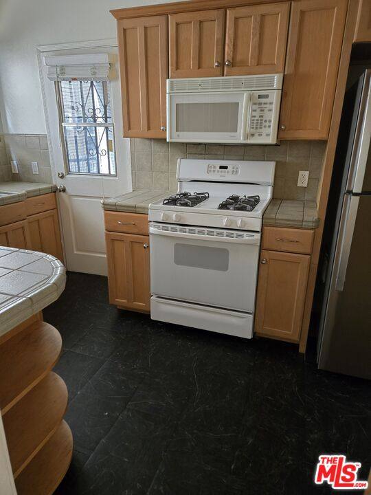 Apartment for rent at 1338 S Dunsmuir Ave, Los Angeles, CA 90019