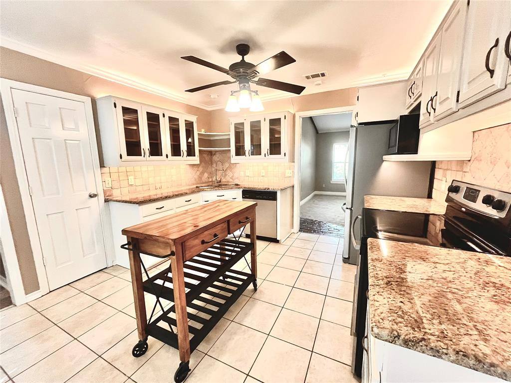 Apartment for rent at 15555 Mosscove Circle, Dallas, TX 75248