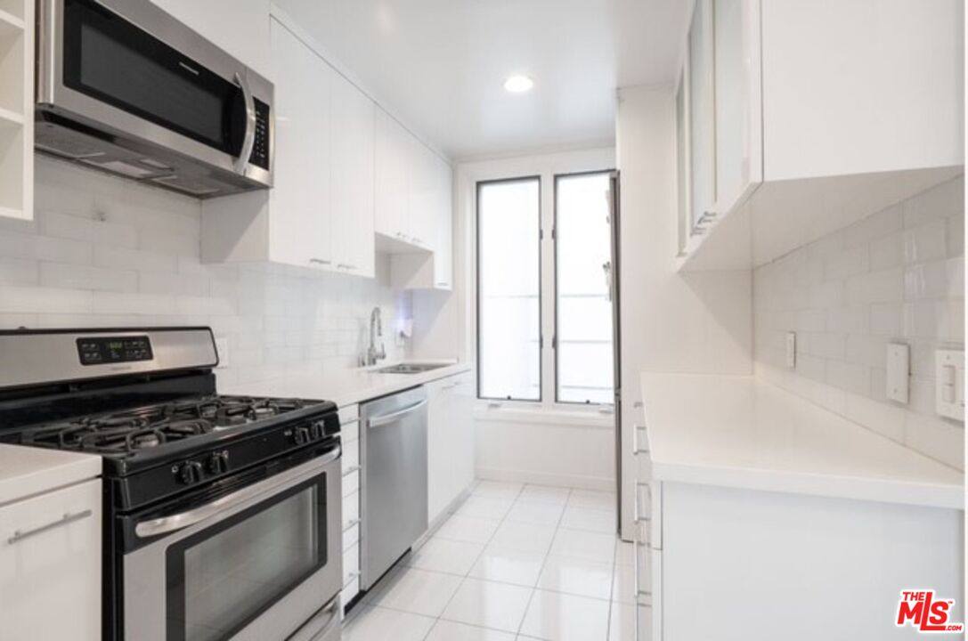 Apartment for rent at 1424 N Crescent Heights Blvd #28, Los Angeles, CA 90046