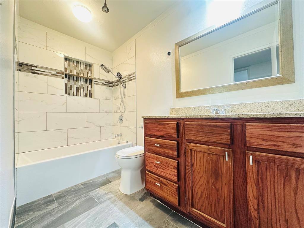 Apartment for rent at 1814 Woodbury, Carrollton, TX 75007