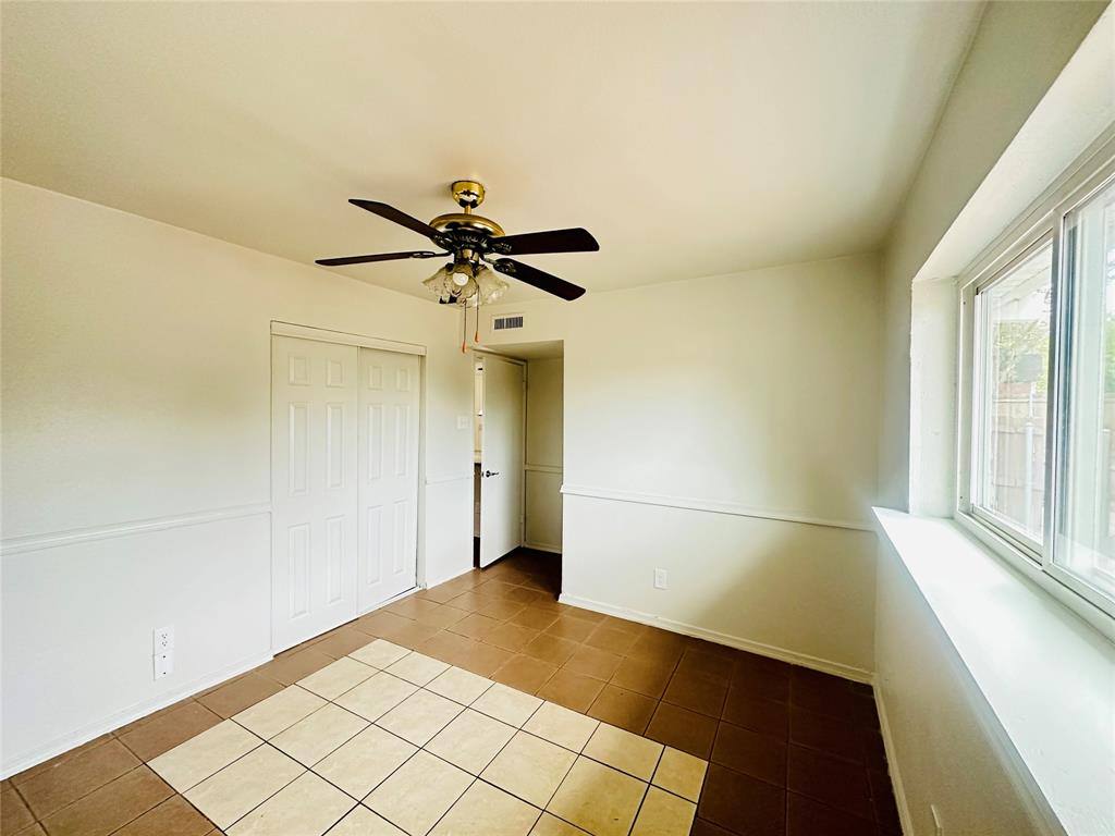 Apartment for rent at 1814 Woodbury, Carrollton, TX 75007