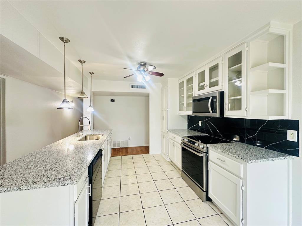 Apartment for rent at 1814 Woodbury, Carrollton, TX 75007