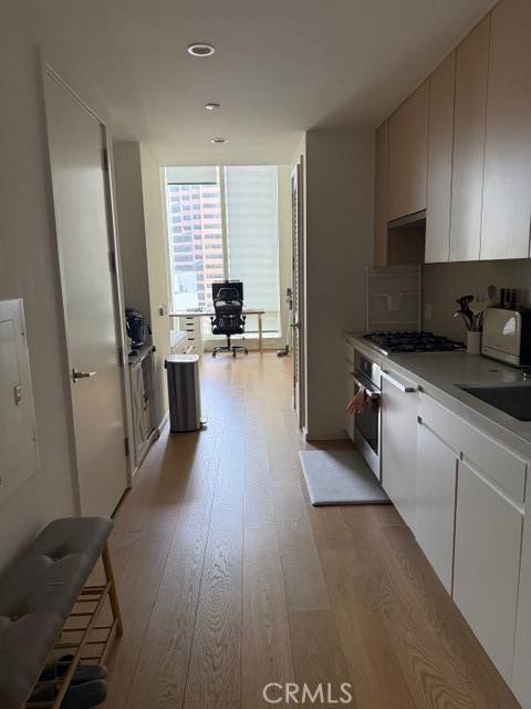 Apartment for rent at 877 Francisco St #877, Los Angeles, CA 90017