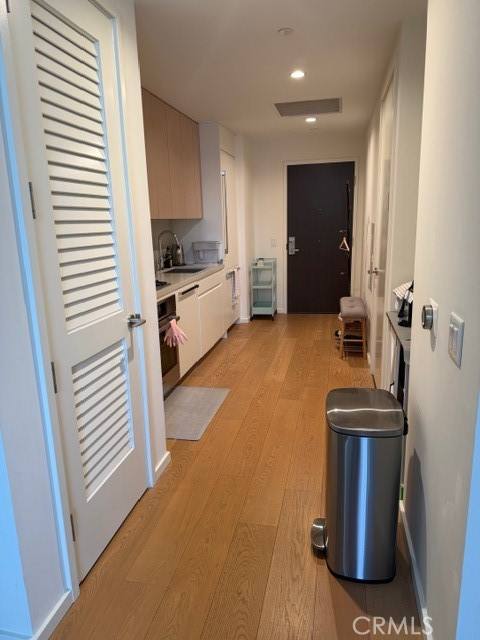 Apartment for rent at 877 Francisco St #877, Los Angeles, CA 90017